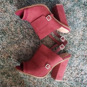 New burgandy peep toe sandal